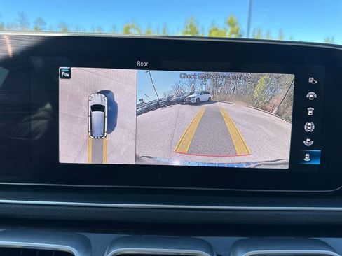 Used 2023 Mercedes-Benz GLS 450 4MATIC image 10