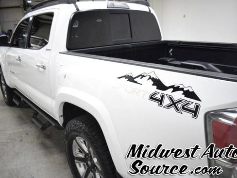 Used 2017 Toyota Tacoma Limited w/ Tow Package AWD/4WD image 3