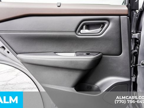 Used 2022 Nissan Rogue SL w/ SL Premium Package image 56