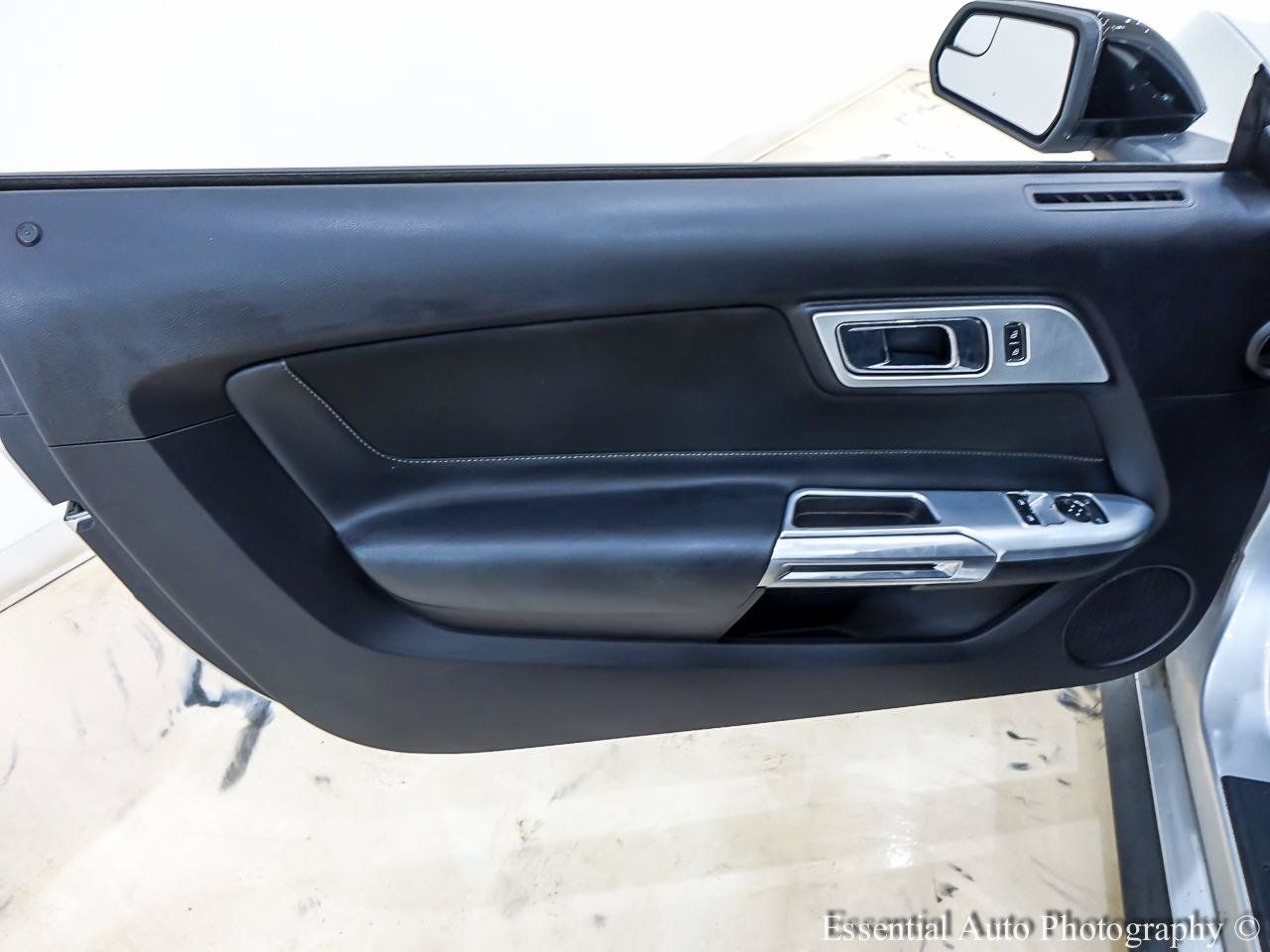 Used 2017 Ford Mustang Coupe RWD image 22