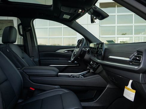 New 2026 Chevrolet Traverse LT w/ Sun and Wheel Package AWD/4WD image 11