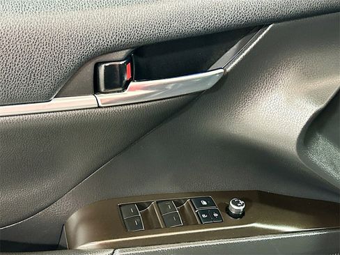 Used 2022 Toyota Camry XSE image 15