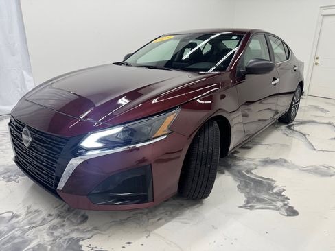 Used 2025 Nissan Altima 2.5 SV FWD image 4