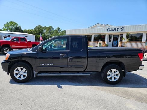 Used 2014 Nissan Titan SV w/ SV Value Truck Package AWD/4WD image 3