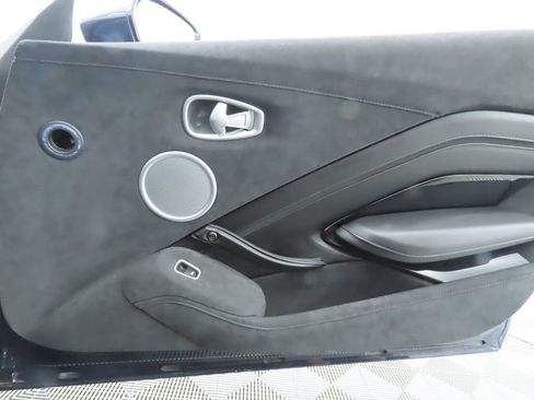 Used 2020 Aston Martin V8 Vantage Coupe image 24