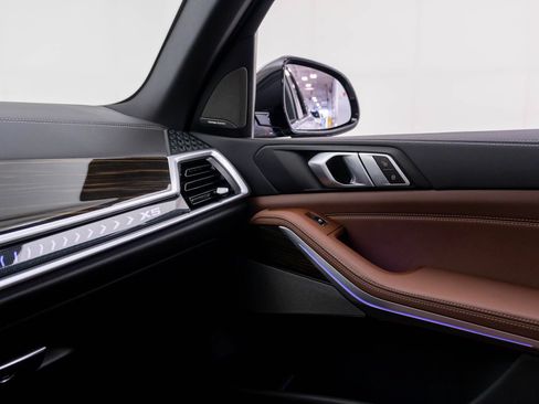 Used 2024 BMW X5 xDrive50e w/ M Sport Package AWD/4WD image 33