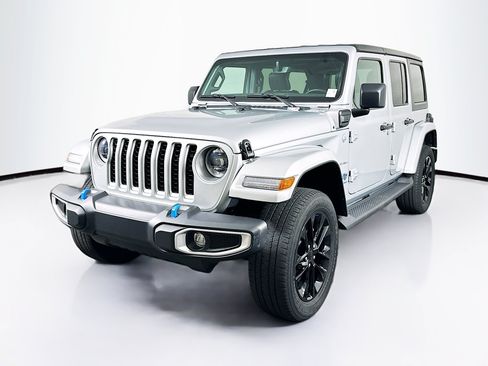Used 2023 Jeep Wrangler Unlimited Sahara w/ Cold Weather Group AWD/4WD image 3