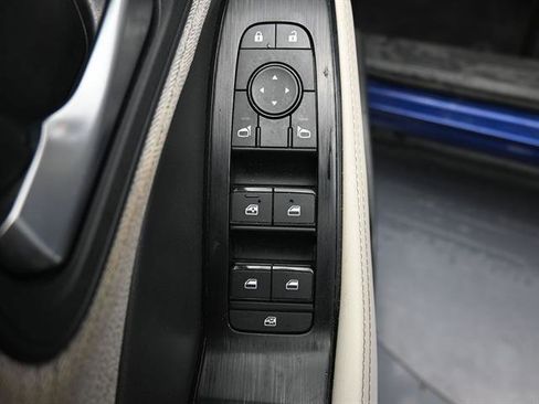 Used 2023 Nissan Rogue SV FWD image 6