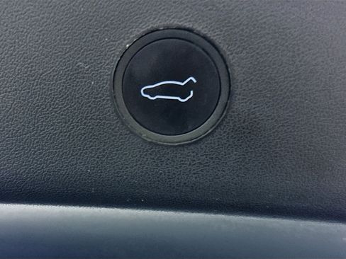 Used 2023 Tesla Model 3 Standard Range image 29