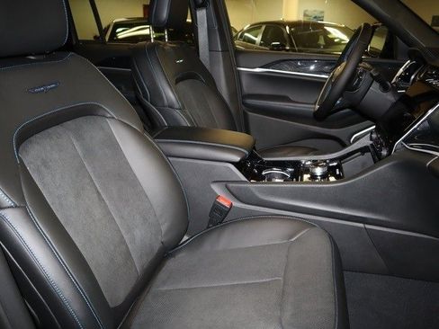 New 2022 Jeep Grand Cherokee Trailhawk w/ Luxury Tech Group III image 22