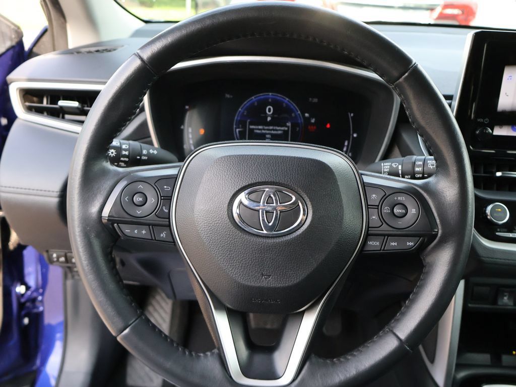 Used 2024 Toyota Corolla Cross XLE w/ Convenience Package FWD image 28