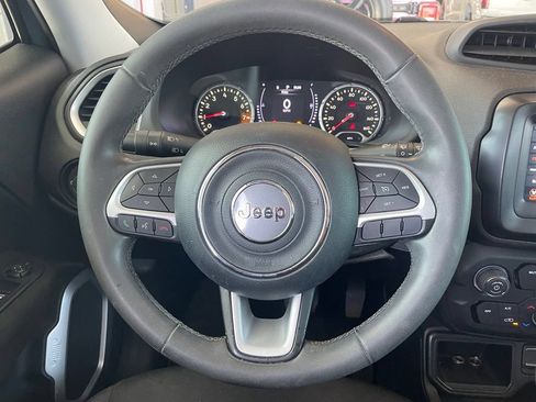 Used 2018 Jeep Renegade Latitude FWD image 13