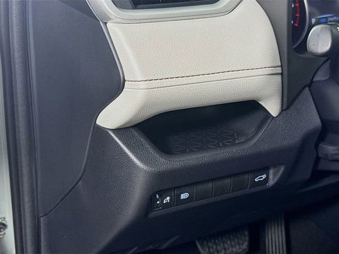 Used 2019 Toyota RAV4 XLE w/ Convenience Package image 9