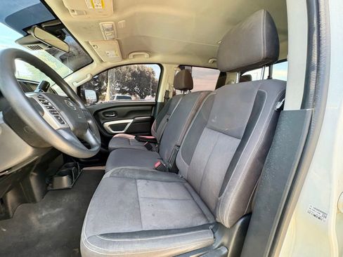Used 2022 Nissan Titan SV RWD image 13