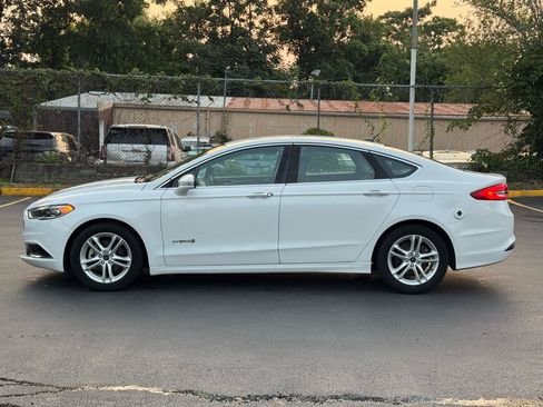 Used 2018 Ford Fusion SE w/ Equipment Group 602A FWD image 9