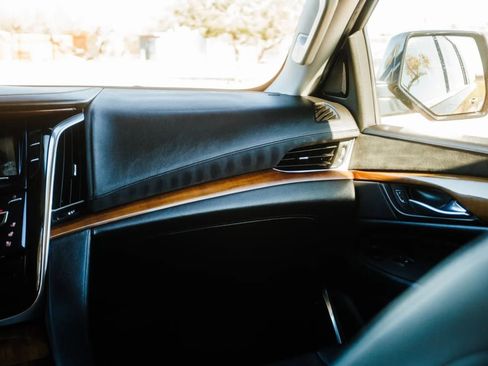 Used 2017 Cadillac Escalade ESV 2WD image 29