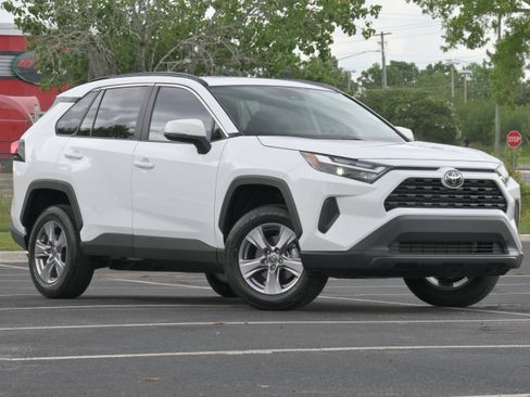 Used 2025 Toyota RAV4 XLE w/ Convenience Package FWD image 2