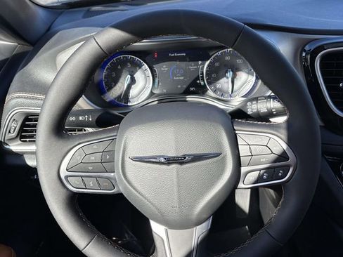 New 2026 Chrysler Pacifica Pinnacle image 13