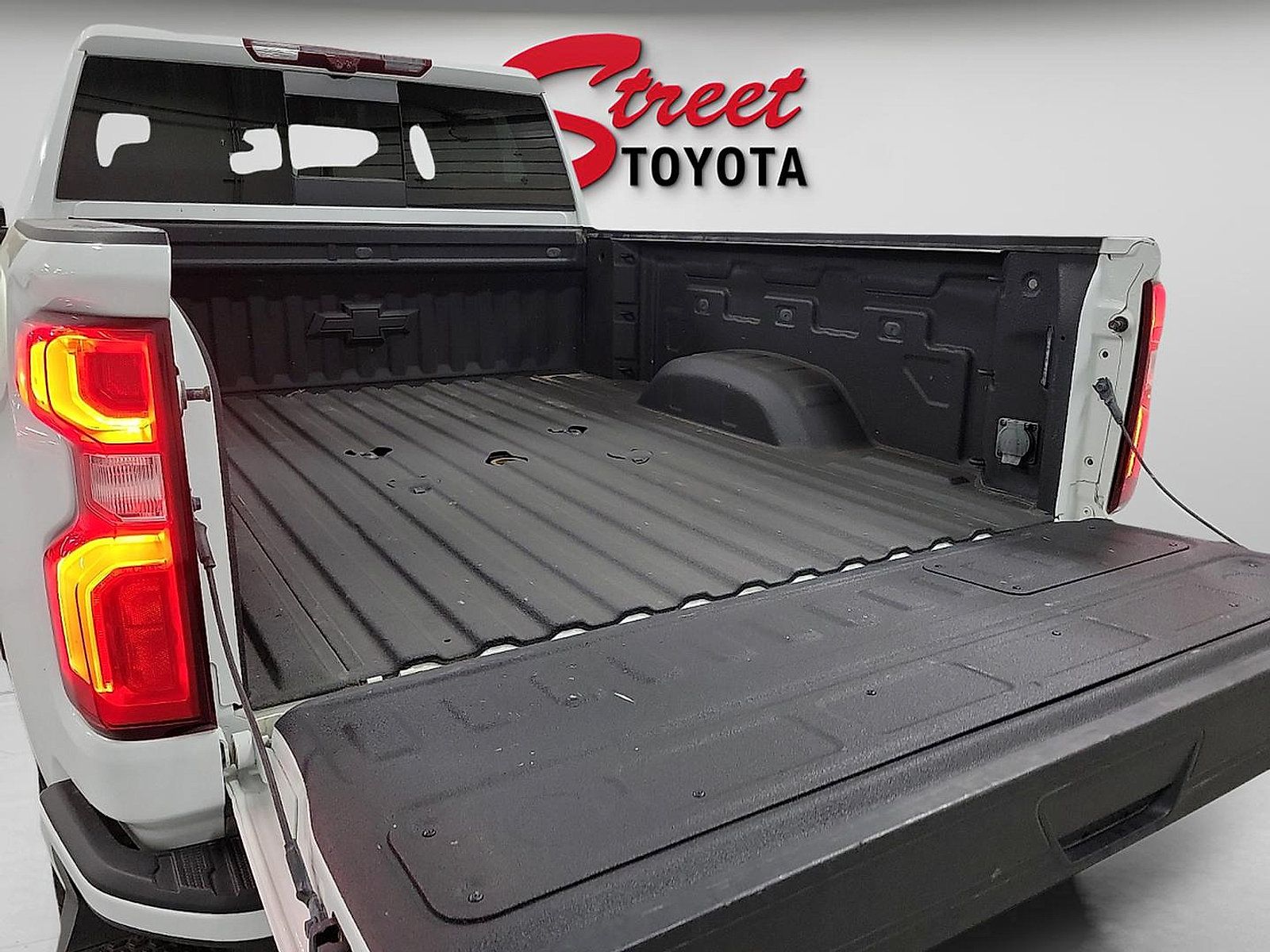 Used 2022 Chevrolet Silverado 2500 LTZ w/ Z71 Chrome Sport Edition AWD/4WD image 7