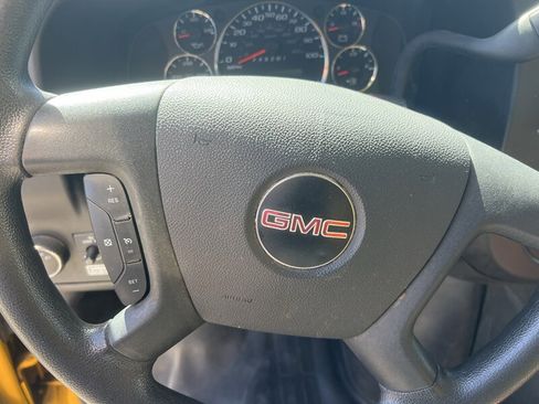 Used 2022 GMC Savana 3500 Extended w/ Power Convenience Package RWD image 17