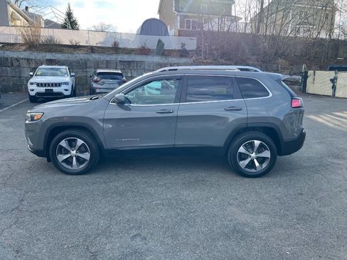 Used 2019 Jeep Cherokee Limited image 22