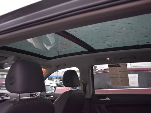 Used 2020 Volkswagen Tiguan SEL image 18