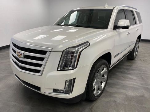 Used 2016 Cadillac Escalade Premium image 2