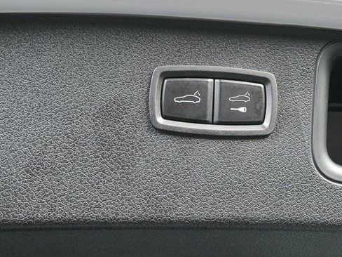 Certified 2025 Porsche Macan image 37