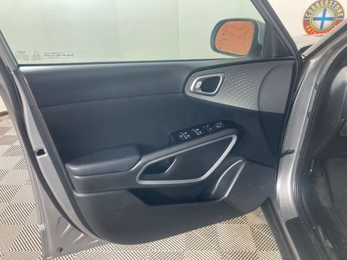 Used 2022 Kia Soul LX w/ Technology Package image 9