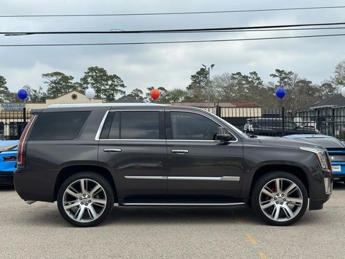 Used 2017 Cadillac Escalade Luxury image 9
