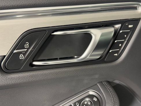 Certified 2026 Porsche Macan AWD/4WD image 28