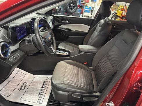 Used 2025 Chevrolet Trax LT w/ Driver Confidence Package FWD image 12
