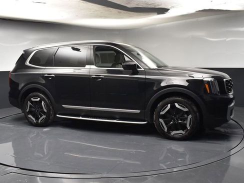Used 2025 Kia Telluride S FWD image 7