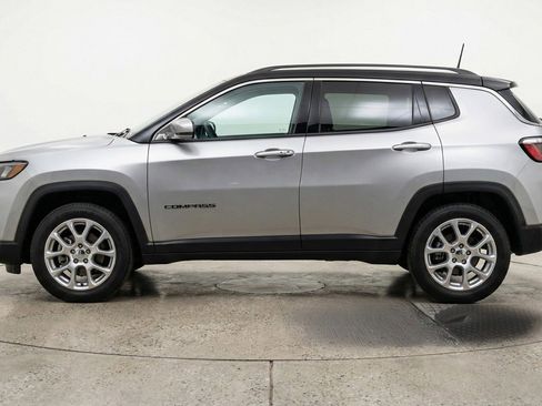 Used 2025 Jeep Compass Limited image 4