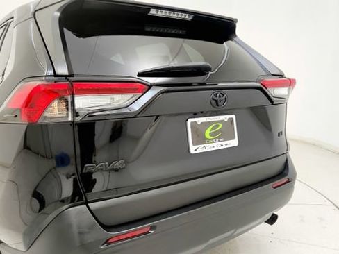 Used 2022 Toyota RAV4 LE FWD image 26