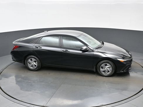 Used 2024 Hyundai Elantra SE FWD image 35