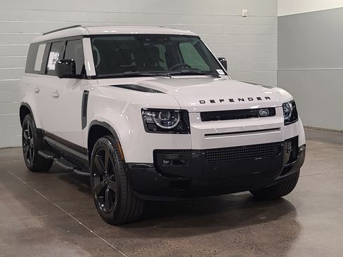 New 2026 Land Rover Defender 130 X-Dynamic SE AWD/4WD image 11
