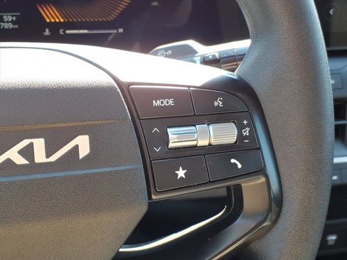 Used 2025 Kia K4 LXS image 27