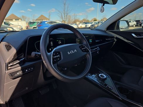 Certified 2023 Kia Niro EX image 2
