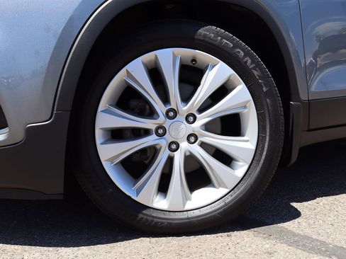 Used 2020 Chevrolet Trax Premier w/ LPO, Protection Package FWD image 5