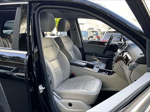 Used 2014 Mercedes-Benz GL 350 BlueTEC 4MATIC image 9
