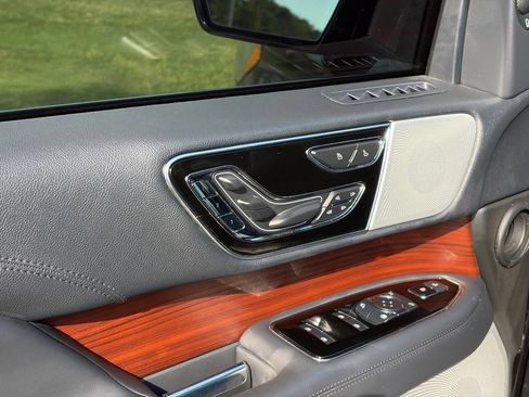 Used 2023 Lincoln Navigator L Reserve AWD/4WD image 12