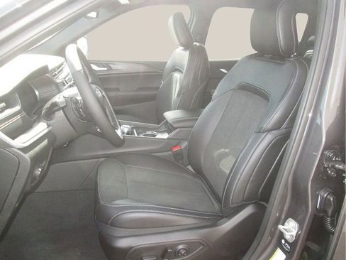 Used 2024 Jeep Grand Cherokee L Laredo image 11