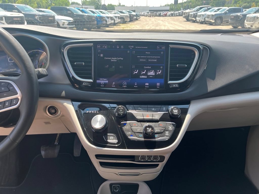 Used 2024 Chrysler Pacifica Touring-L FWD image 24