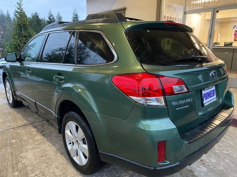 Used 2011 Subaru Outback 2.5i Premium AWD/4WD image 7