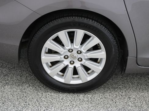 Used 2017 Toyota Sienna Limited Premium FWD image 6