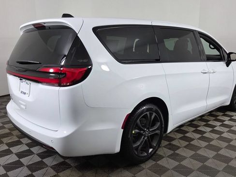 New 2026 Chrysler Pacifica Select FWD image 7
