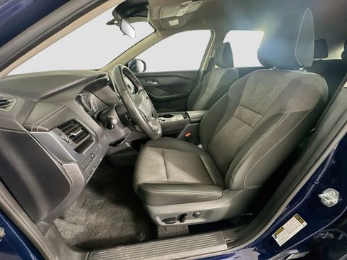 Used 2025 Nissan Rogue SV FWD image 13