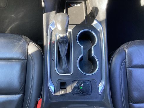 Used 2022 Chevrolet Traverse LT image 27