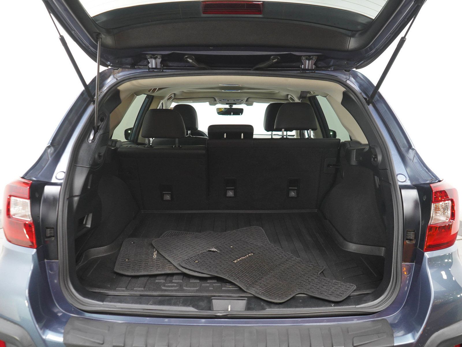 Used 2018 Subaru Outback 2.5i Limited AWD/4WD image 16